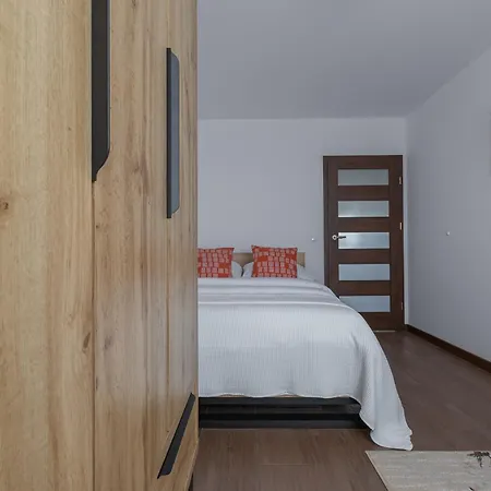 Glow - Letnicka, Plaza & Parking