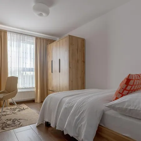 Apartmán Glow - Letnicka, Plaza & Parking