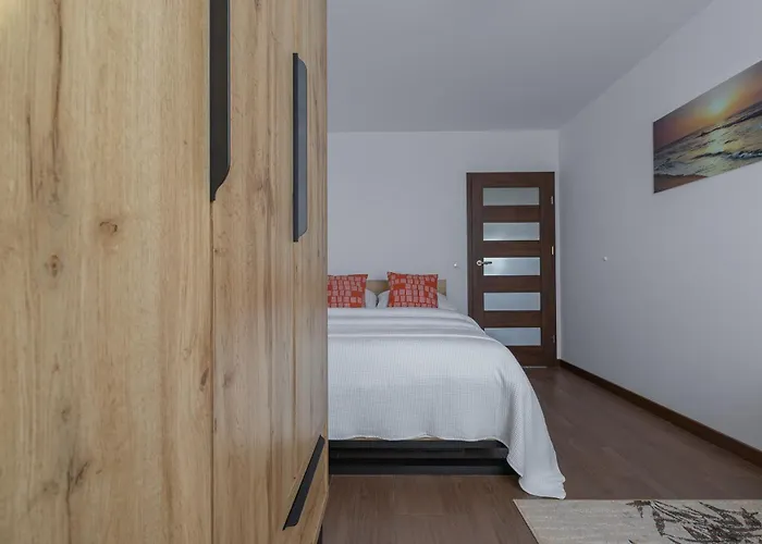 Glow - Letnicka, Plaza & Parking