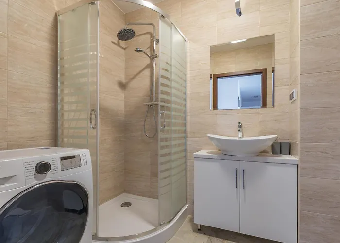 Glow - Letnicka, Plaza & Parking *